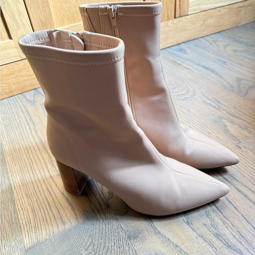Jeffrey Campbell Elegant Tan Ankle Boots sock style with block heel. Size 9.